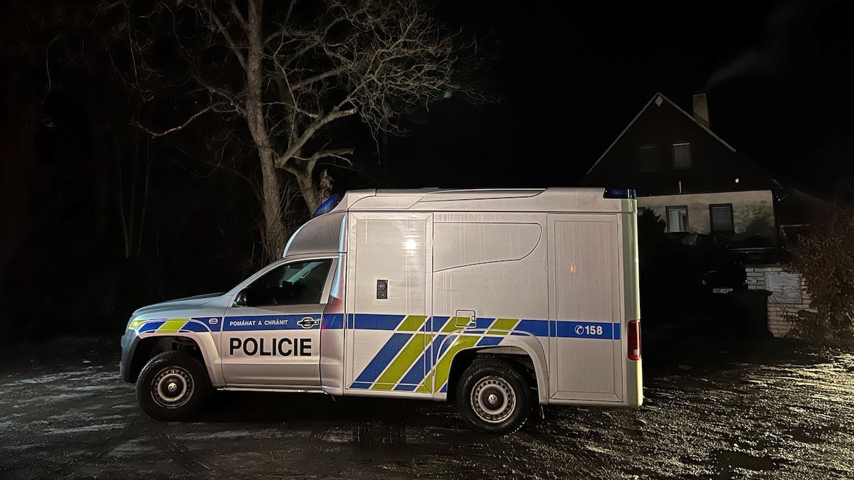 Policie našla v domě na Mělnicku zavražděného muže